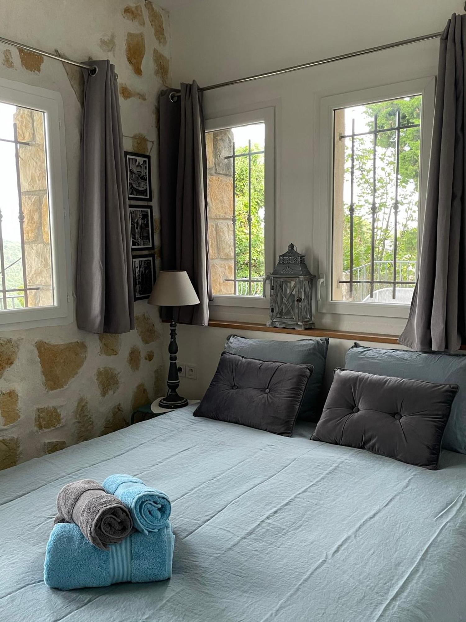 Au Pied Des Baous Bed and Breakfast Vence Eksteriør billede